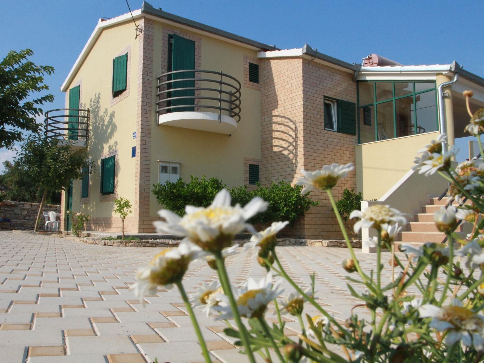 Geräumige Ferienvilla mit Pool und Meerblick-Dedans