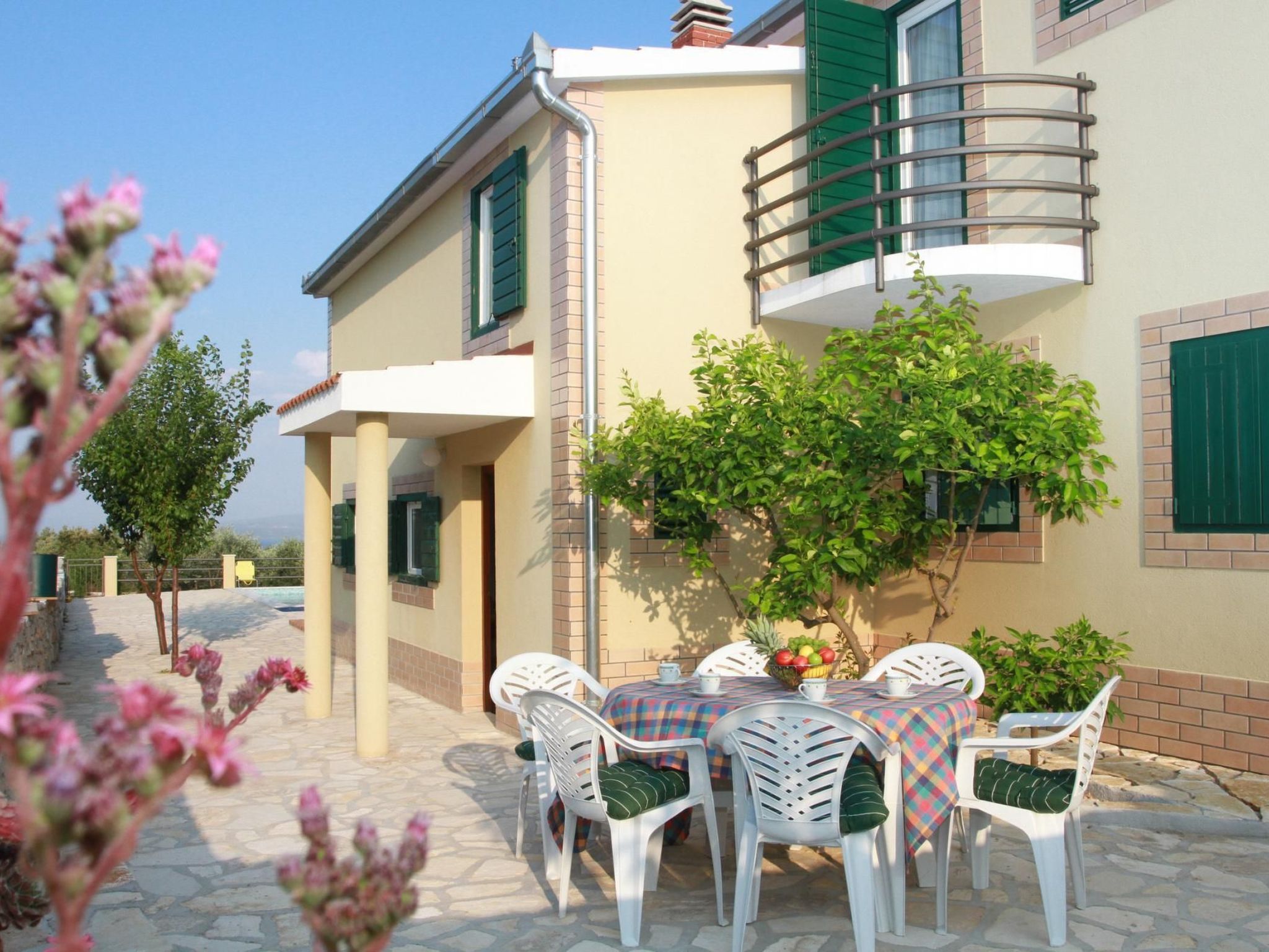 Geräumige Ferienvilla mit Pool und Meerblick-Dedans