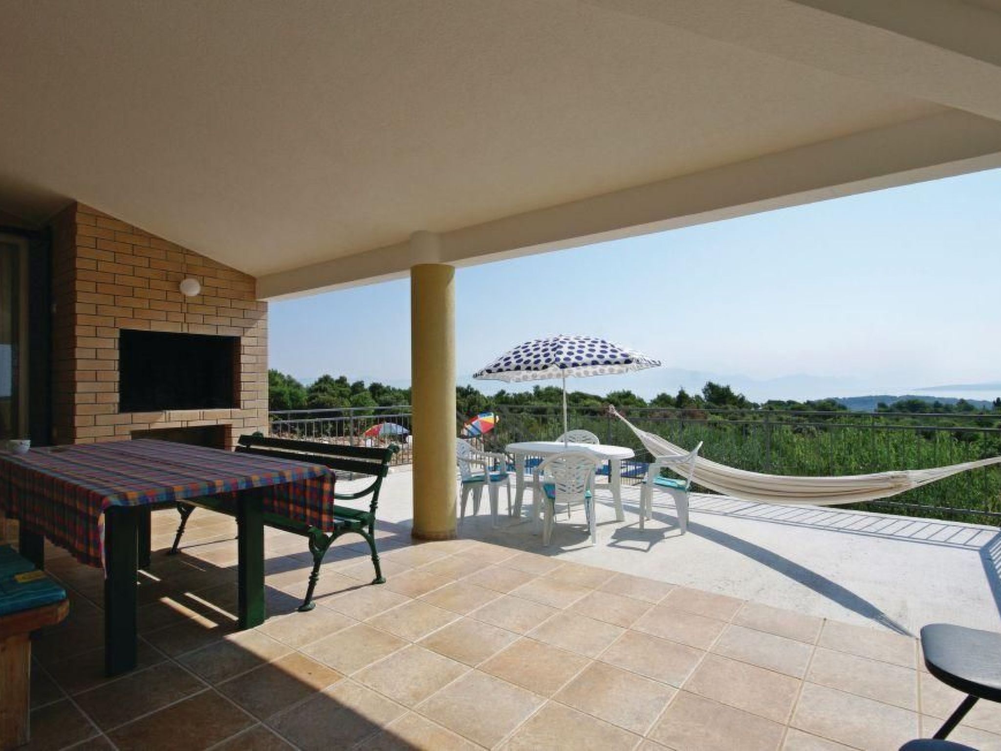 Geräumige Ferienvilla mit Pool und Meerblick-Dedans