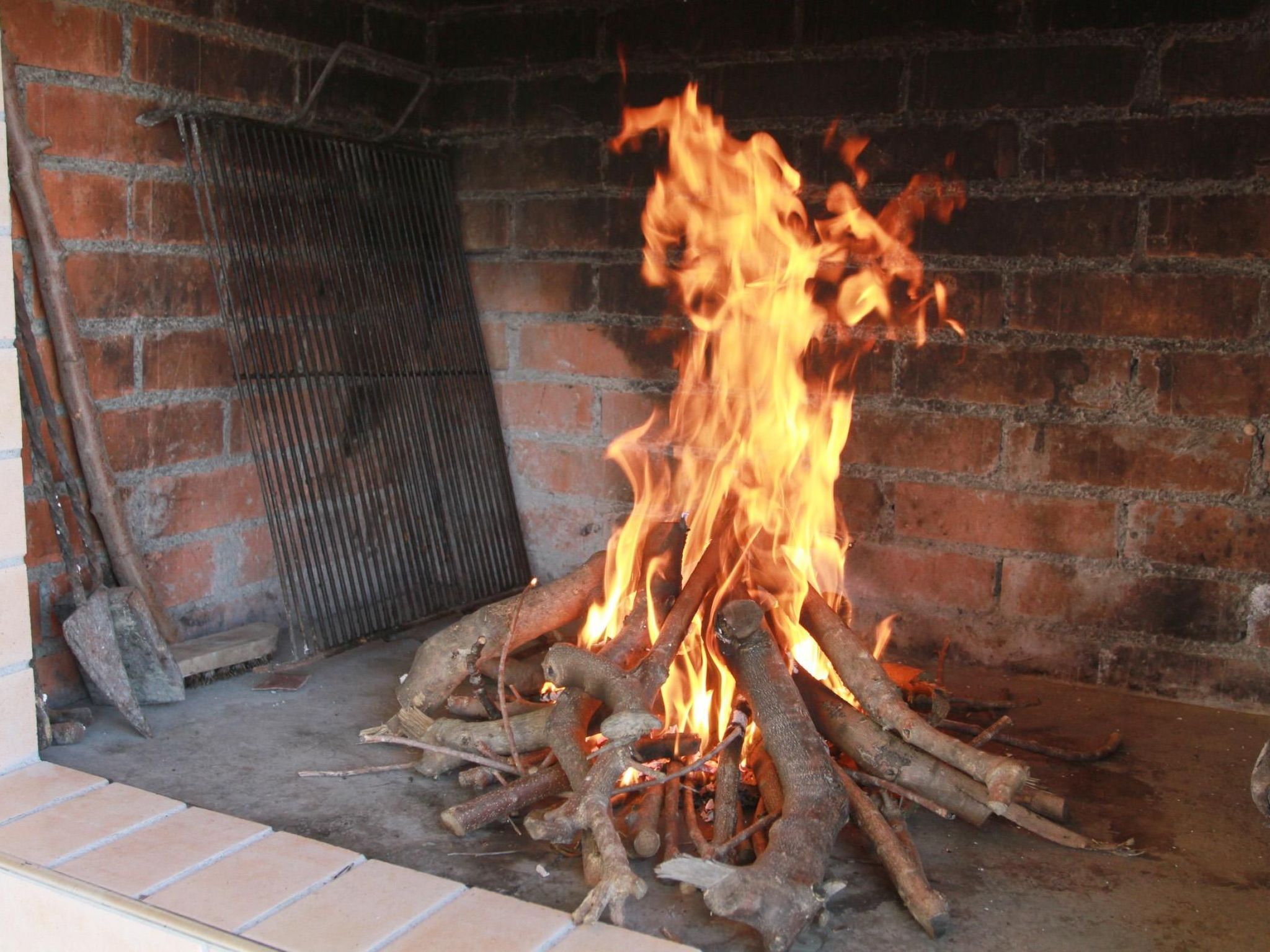 Geräumige Ferienvilla mit Pool und Meerblick-Dedans