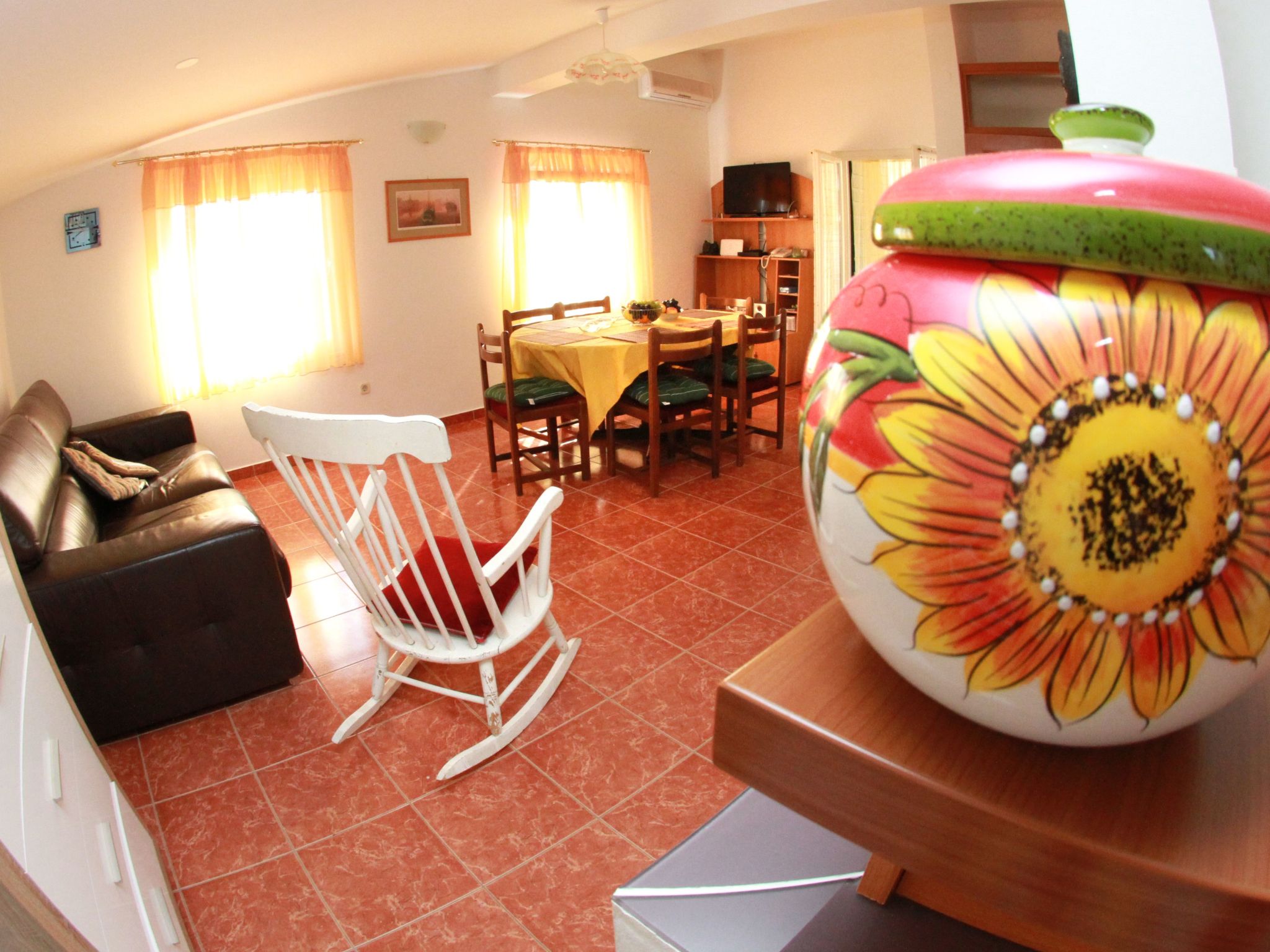 Geräumige Ferienvilla mit Pool und Meerblick-Dedans