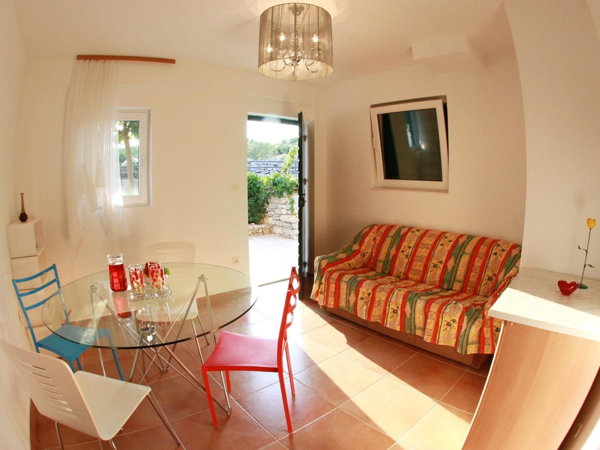 Geräumige Ferienvilla mit Pool und Meerblick-Dedans