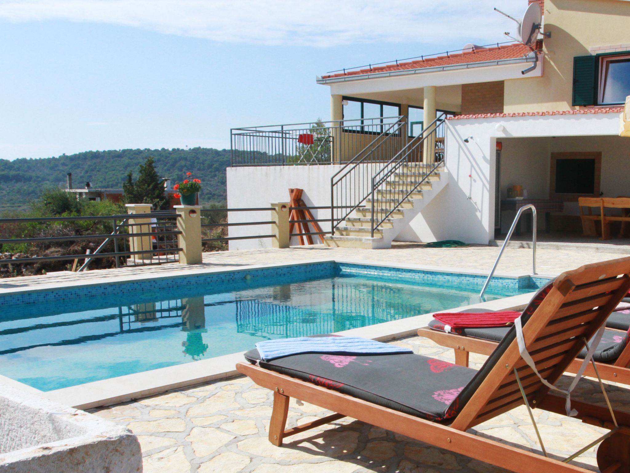 Geräumige Ferienvilla mit Pool und Meerblick-Dedans