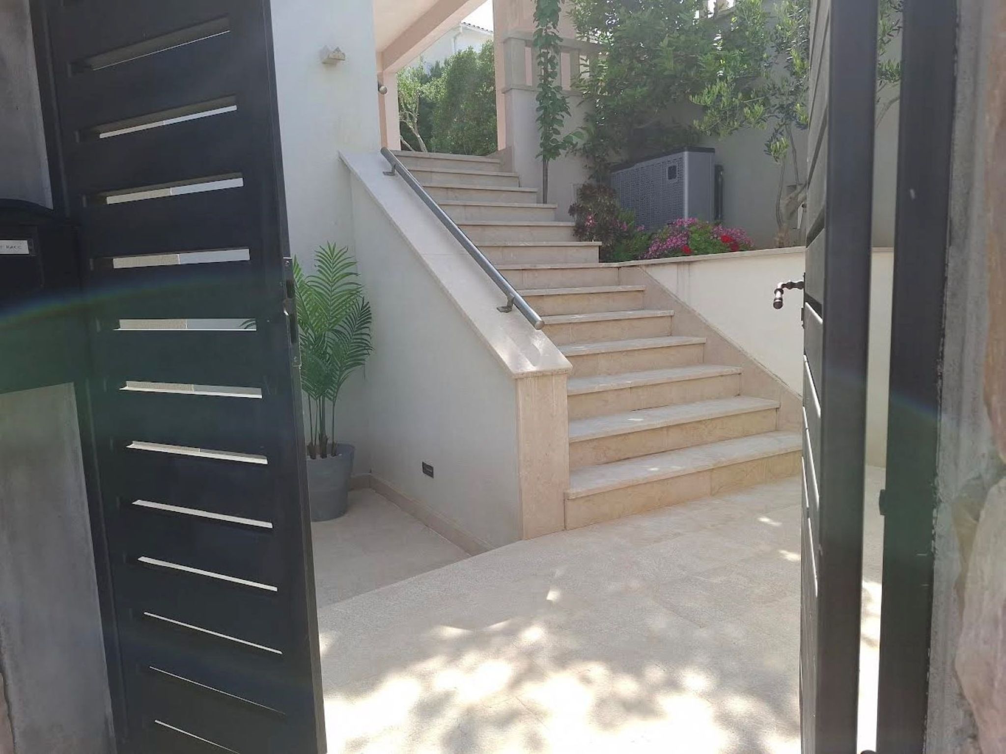 Mit beheiztem Außenpool-Dedans