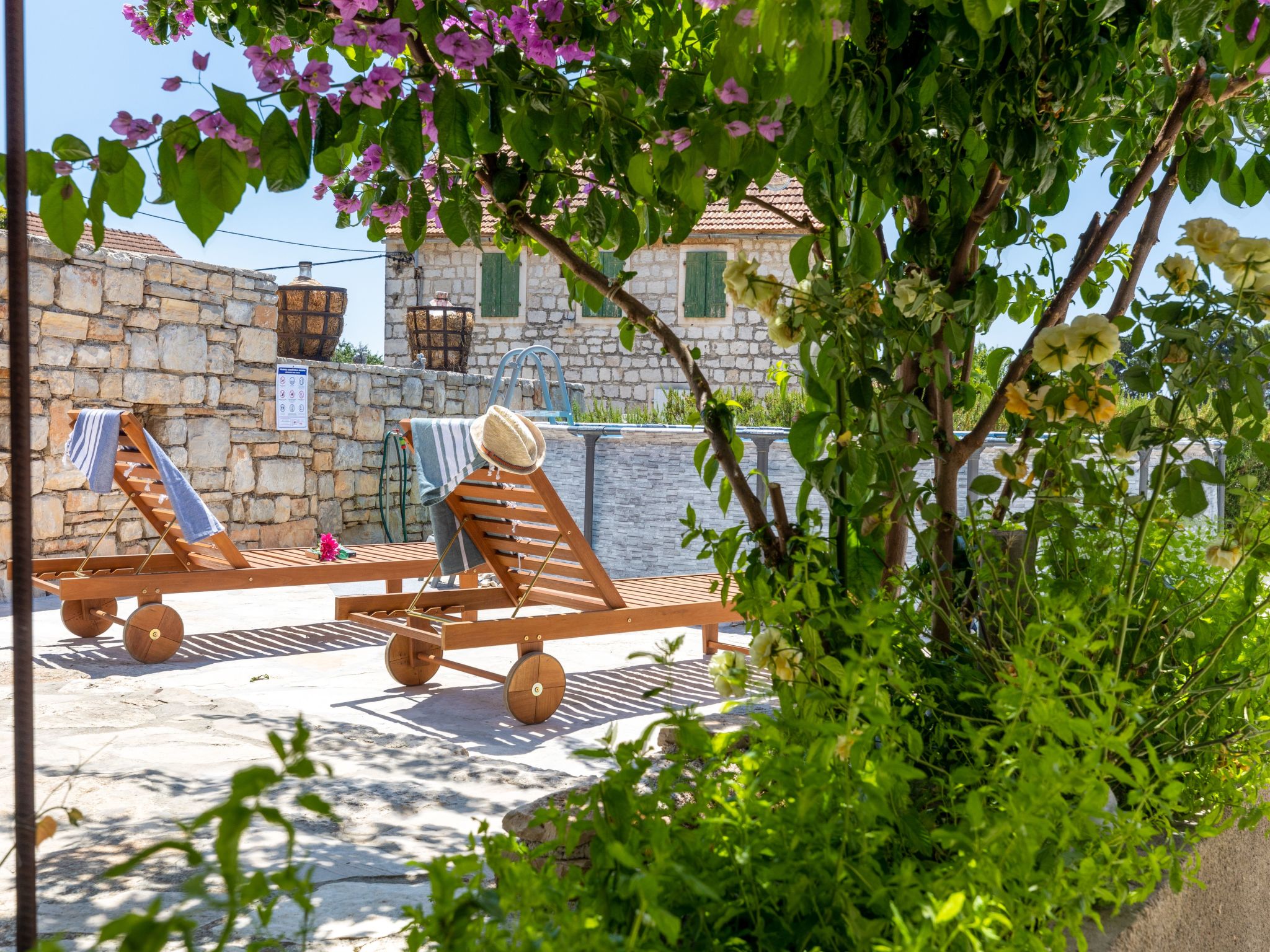 Ruhige Villa mit weitläufigem Garten, ideal für Familien mit Kindern