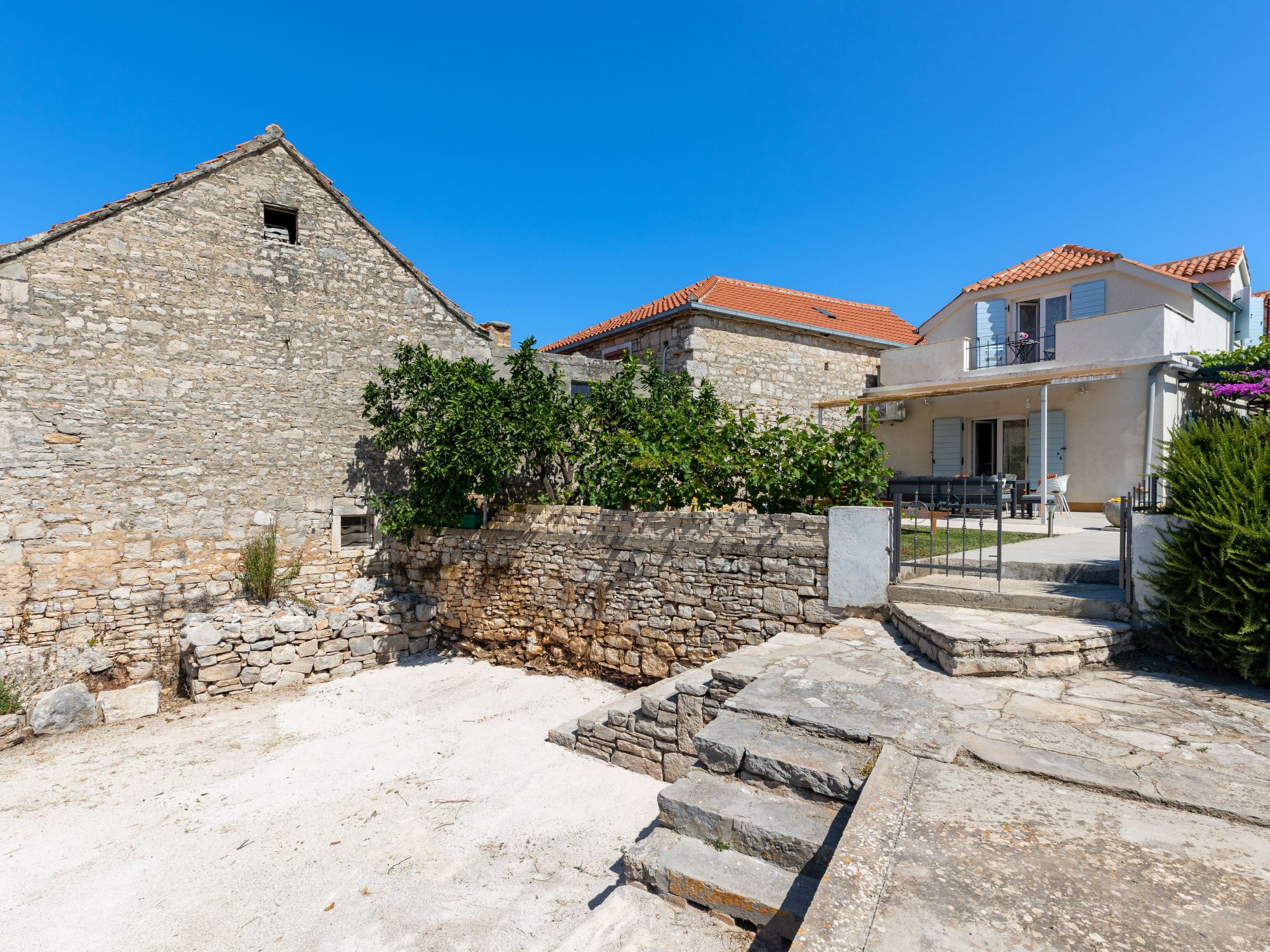 Ruhige Villa mit weitläufigem Garten, ideal für Familien mit Kindern-Image-tags.info