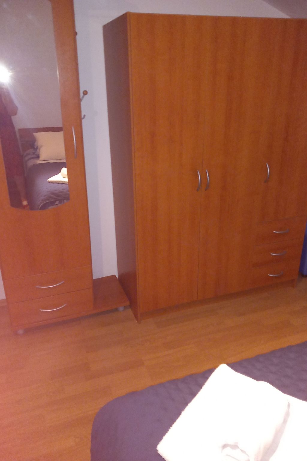 "Apartment Mate 4"-Drinnen