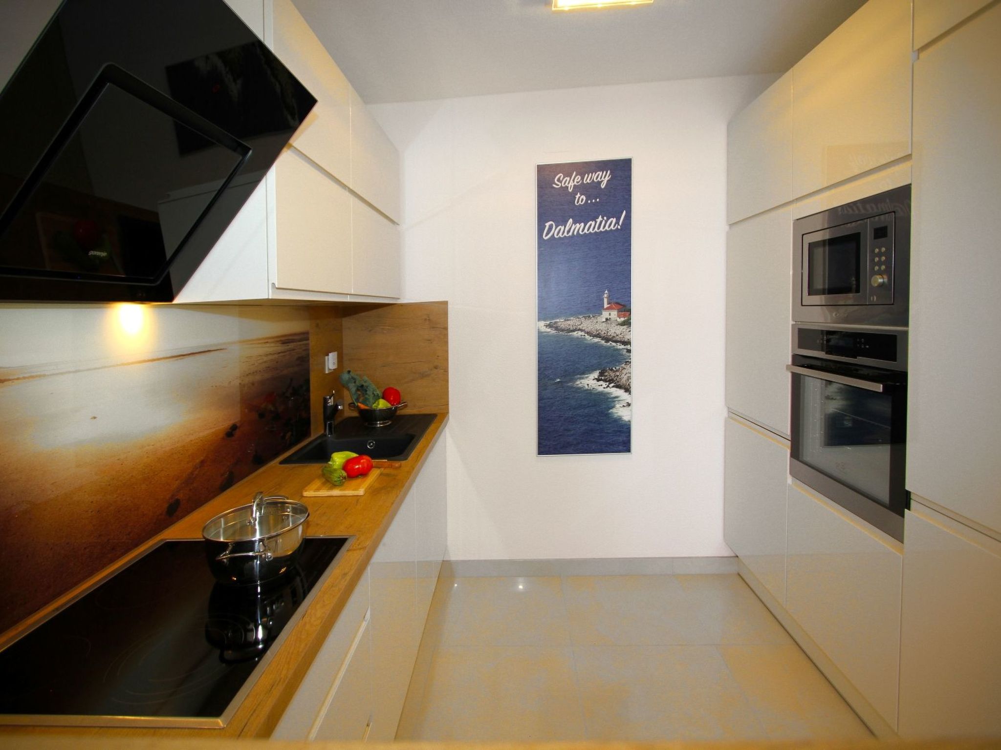 In Bol mit privatem Parkplatz-Drinnen