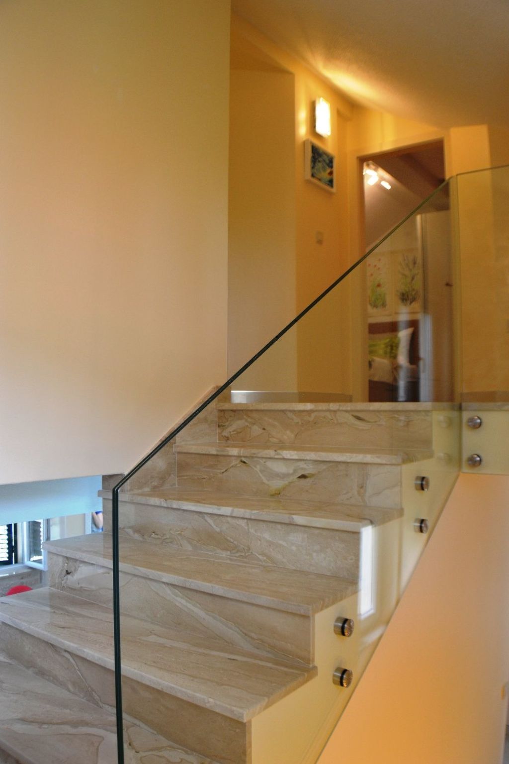 In Bol mit privatem Parkplatz-Drinnen