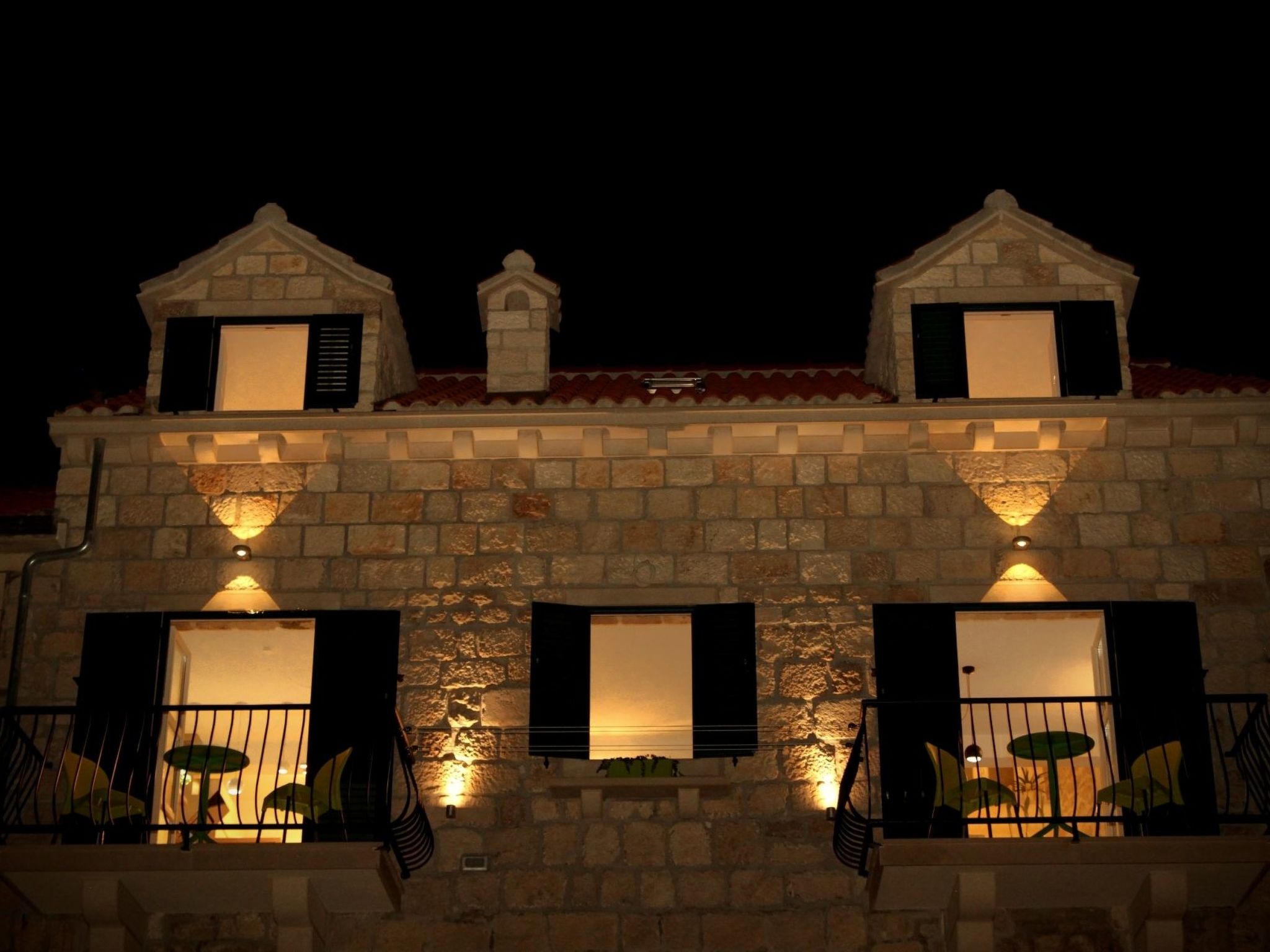 In Bol mit privatem Parkplatz-Draußen