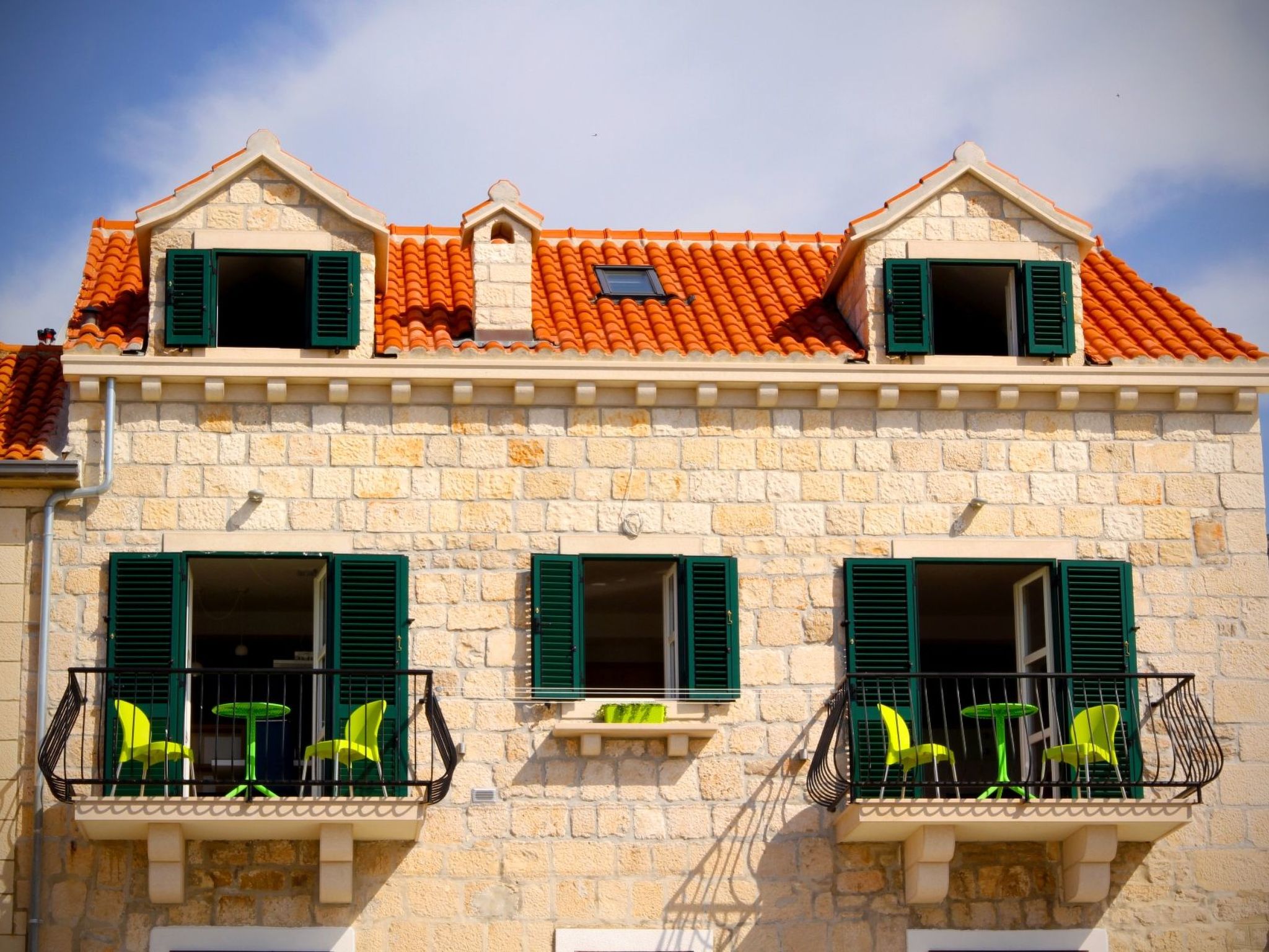 In Bol mit privatem Parkplatz-Draußen