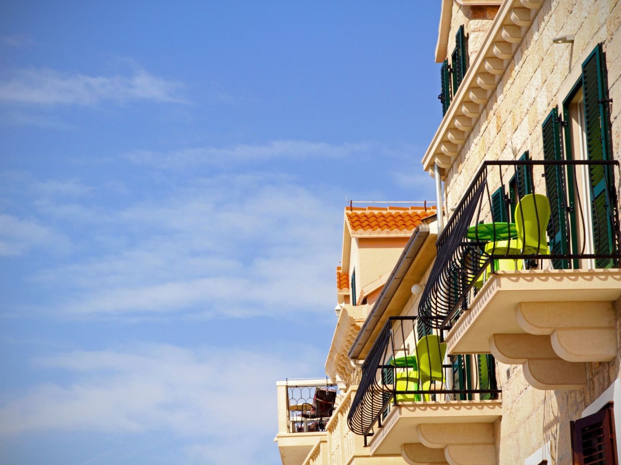 In Bol mit privatem Parkplatz-Draußen