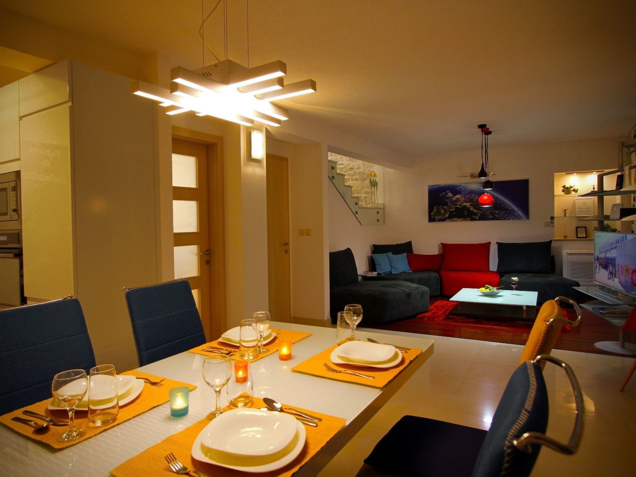 In Bol mit privatem Parkplatz-Drinnen