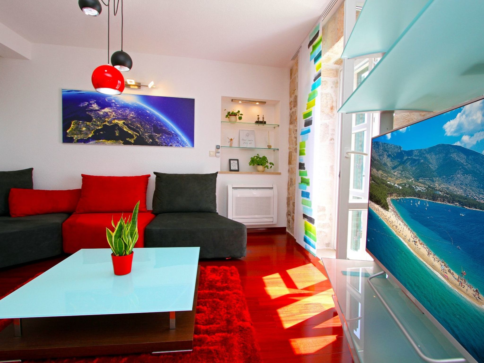 In Bol mit privatem Parkplatz-Drinnen