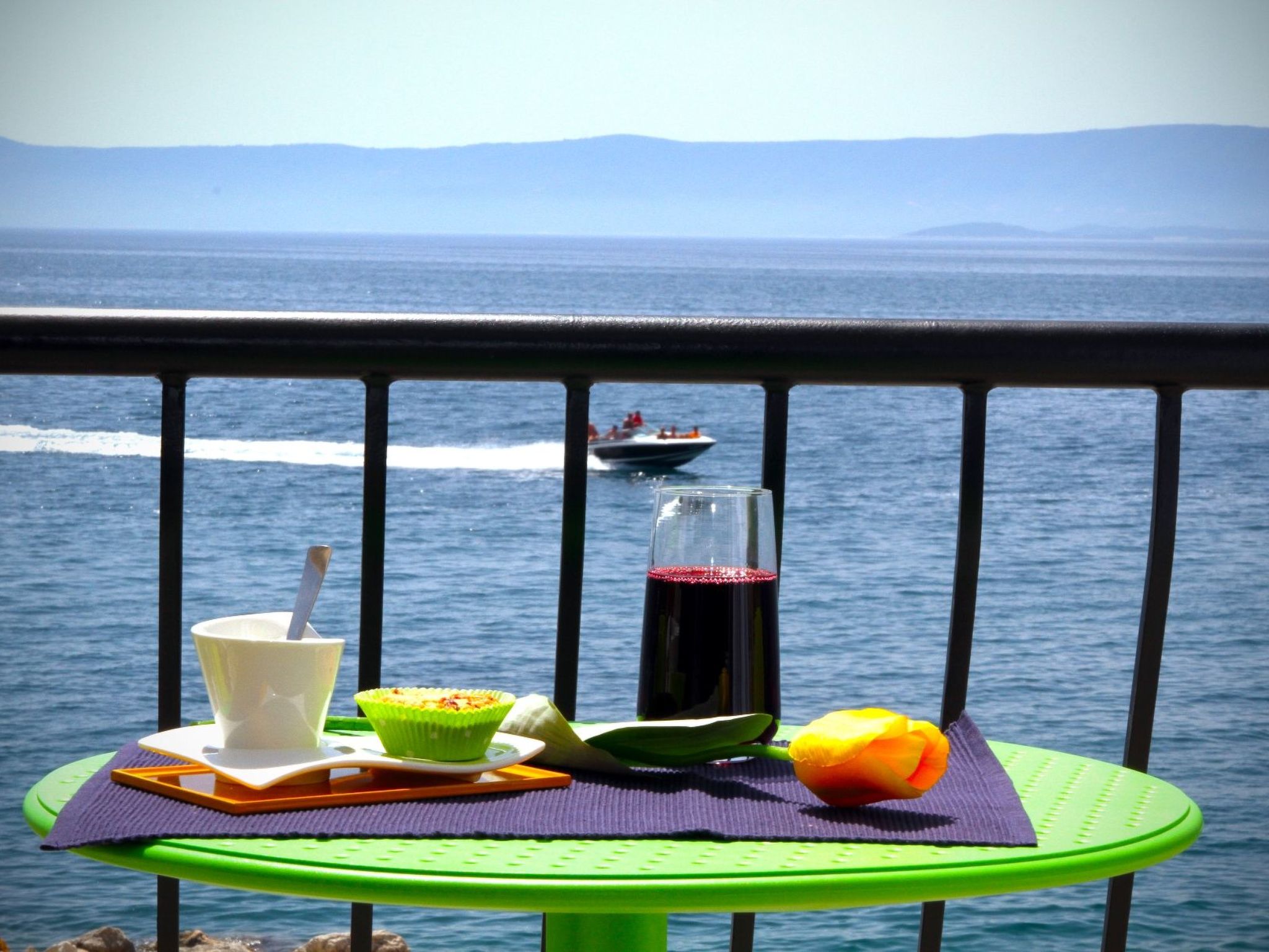 In Bol mit privatem Parkplatz-Draußen