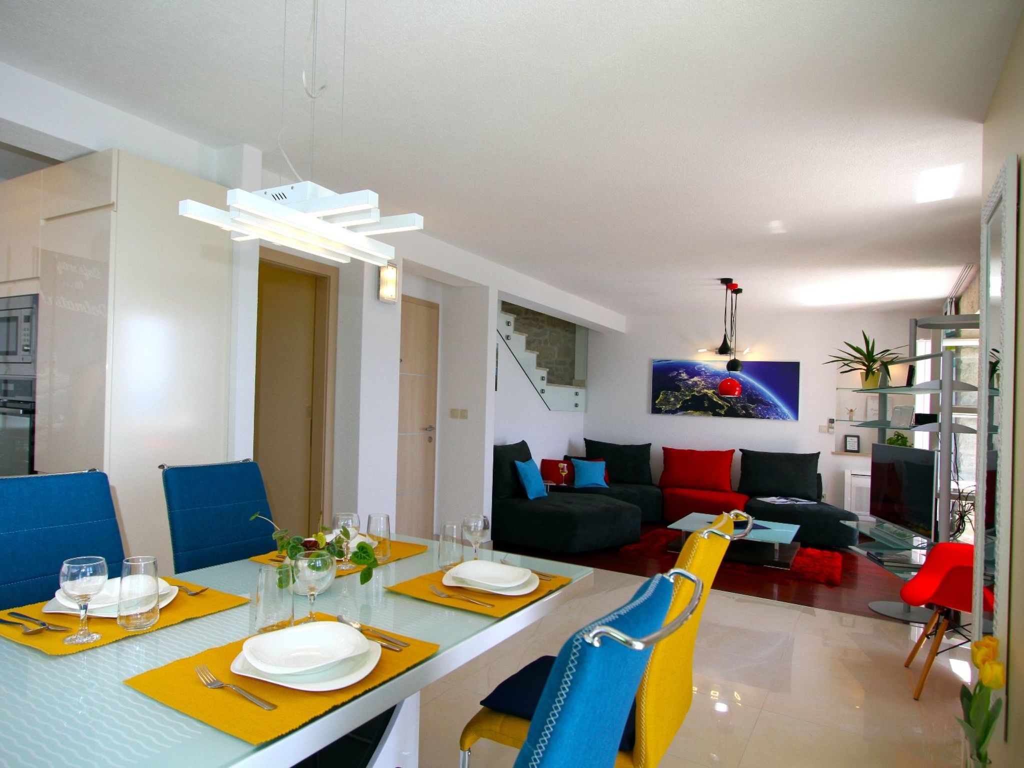 In Bol mit privatem Parkplatz-Drinnen