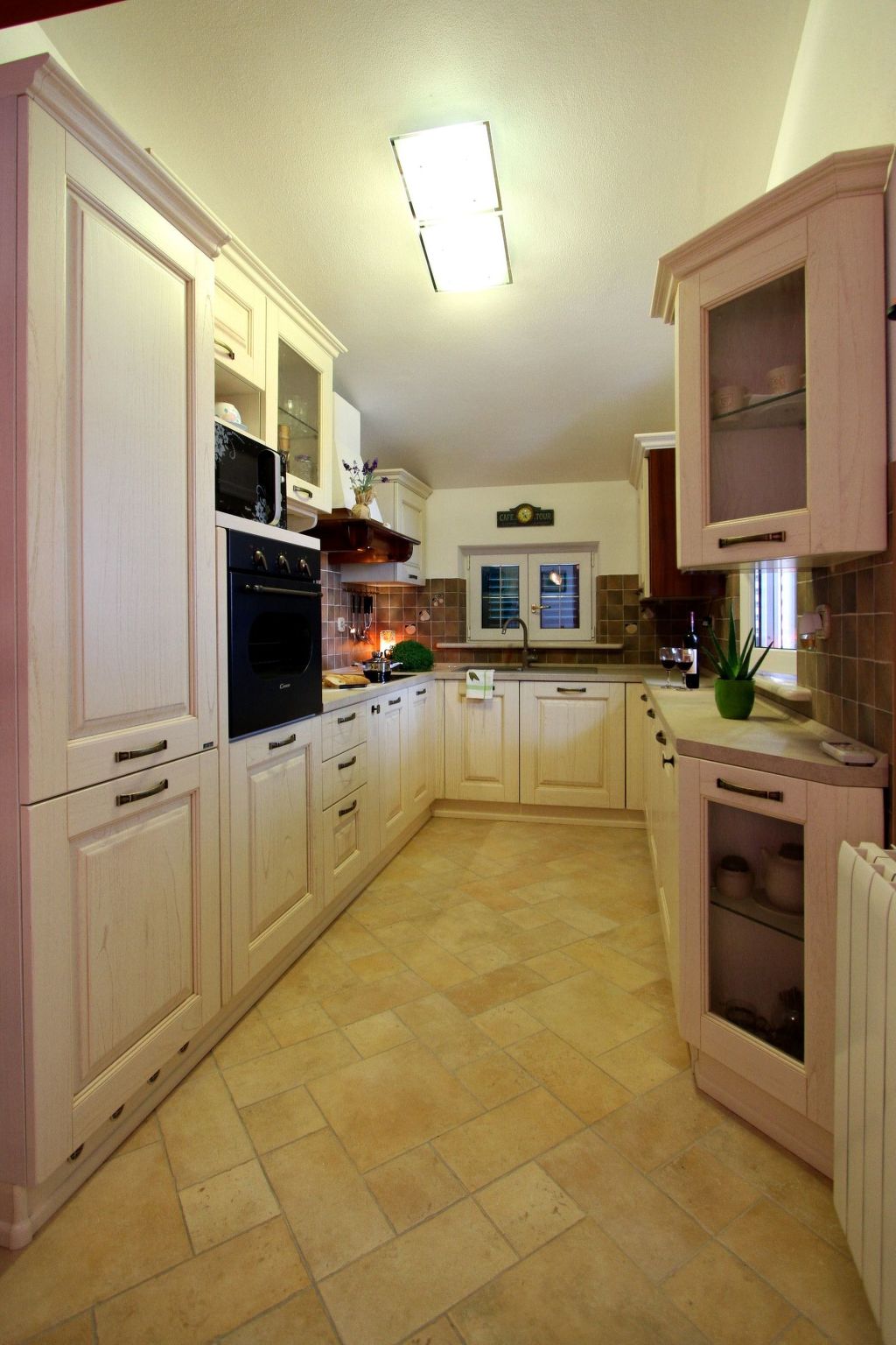 Exklusive Wohnung in Bol mit privatem Parkplatz-Drinnen