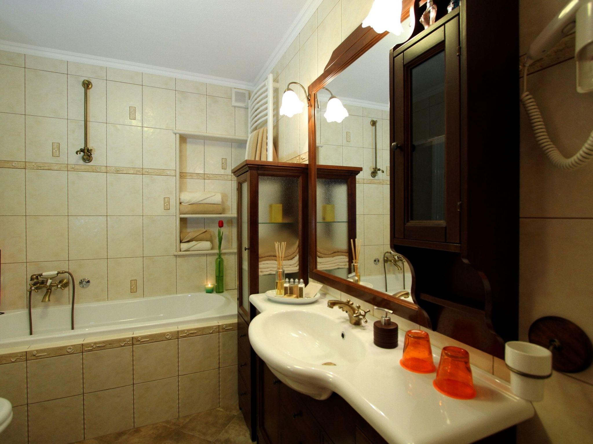 Exklusive Wohnung in Bol mit privatem Parkplatz-Drinnen