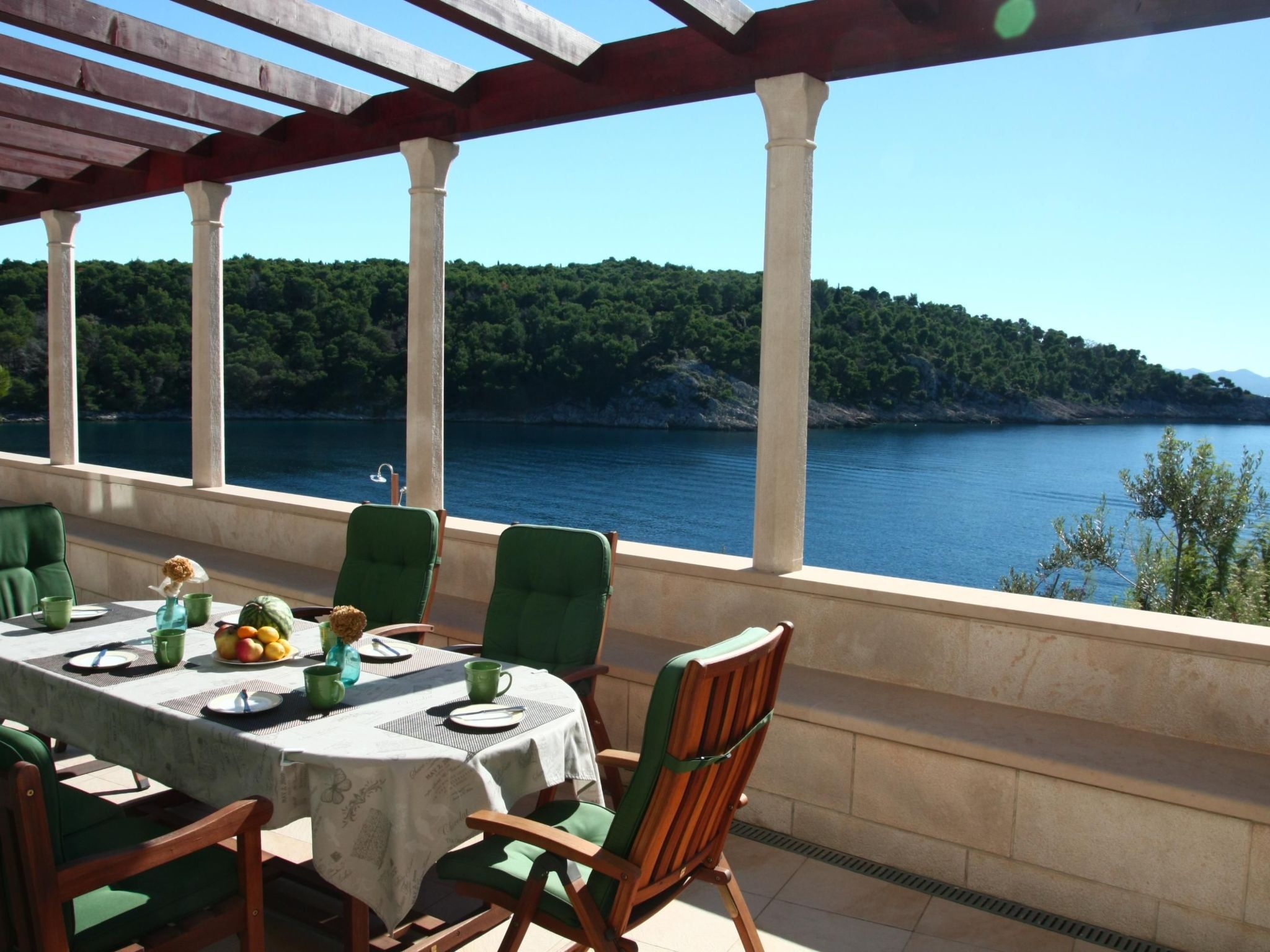 Ferienvilla "Osibova" mit Blick auf das Wasser-Drinnen