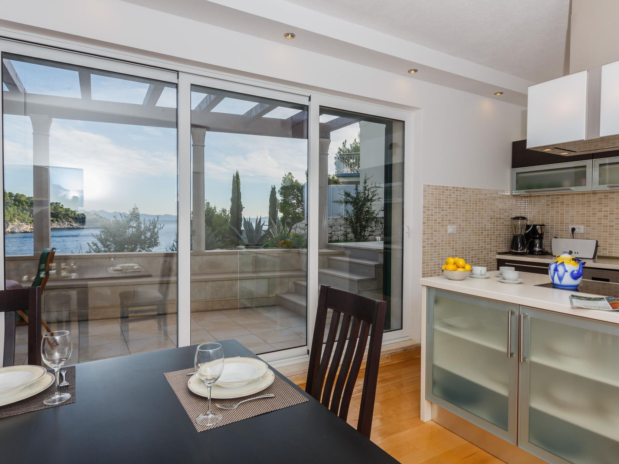 Ferienvilla "Osibova" mit Blick auf das Wasser-Drinnen