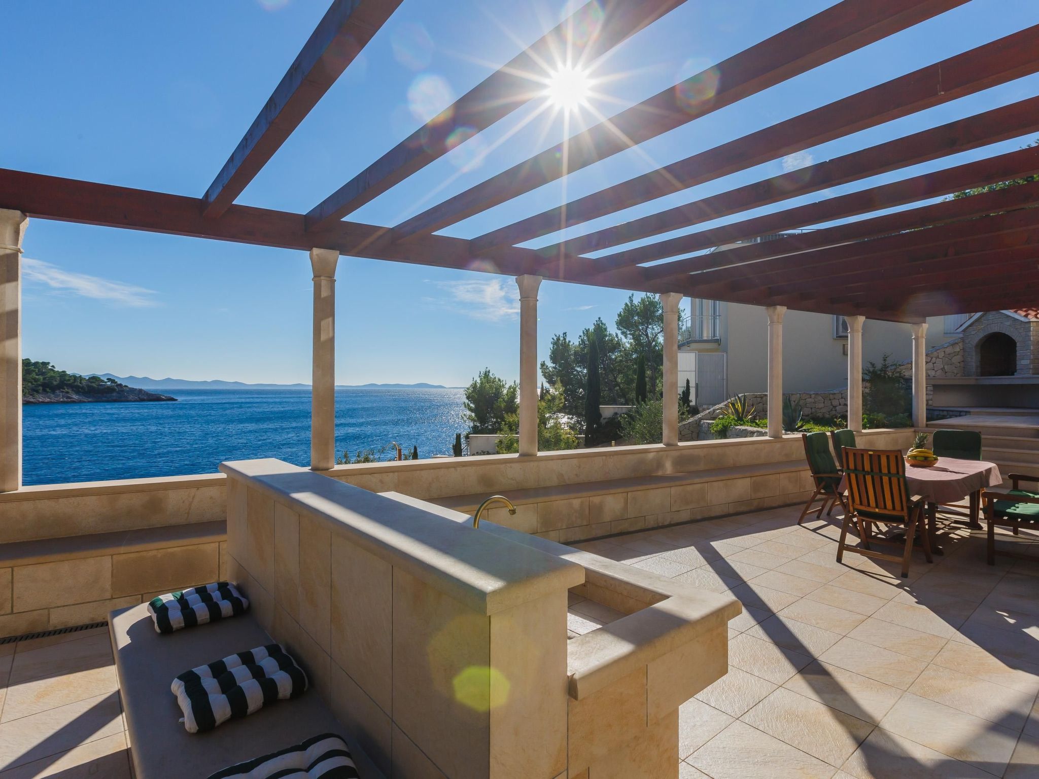 Ferienvilla "Osibova" mit Blick auf das Wasser-Drinnen