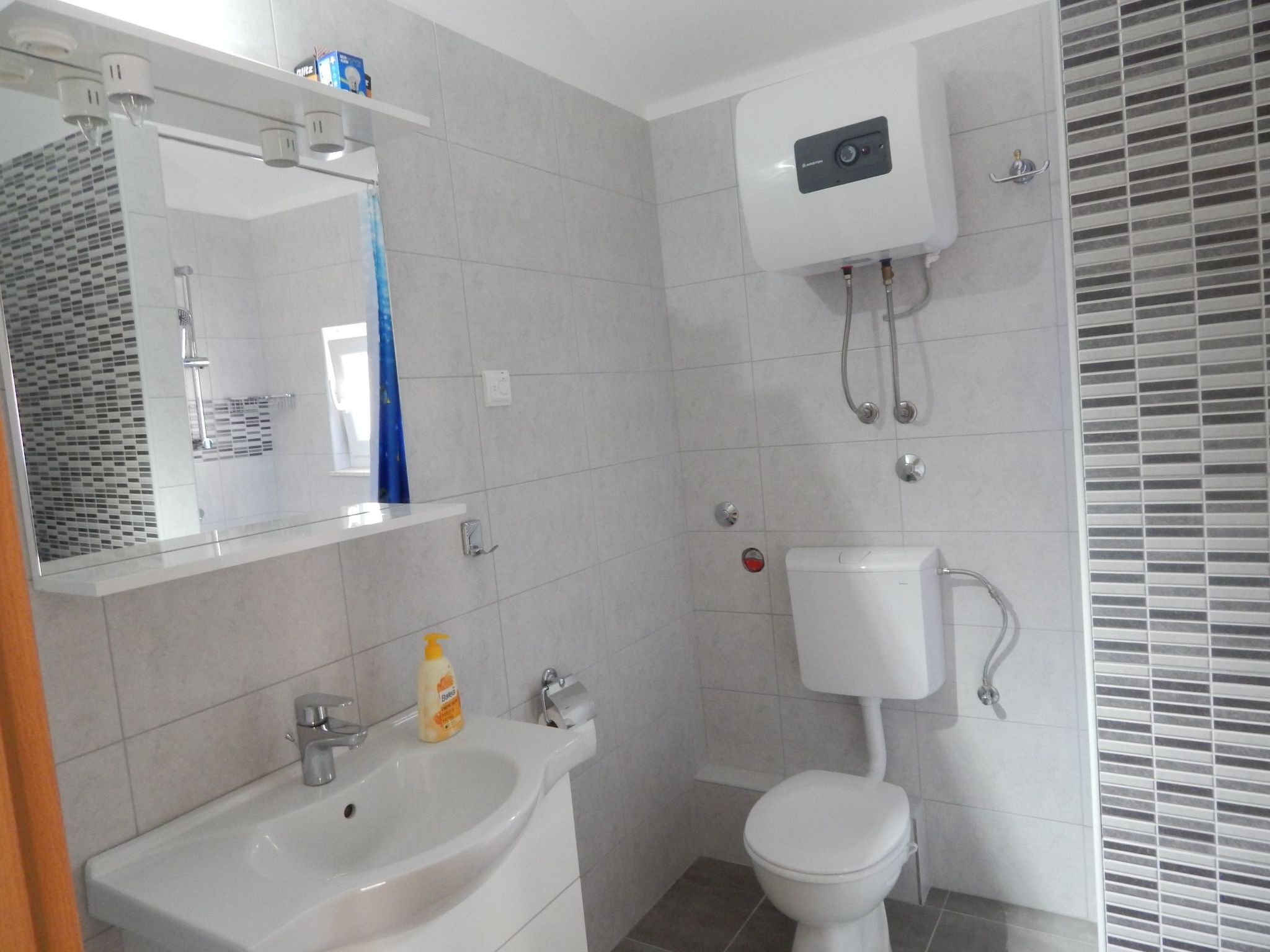 "Lile" mit Blick auf das Wasser-Dedans