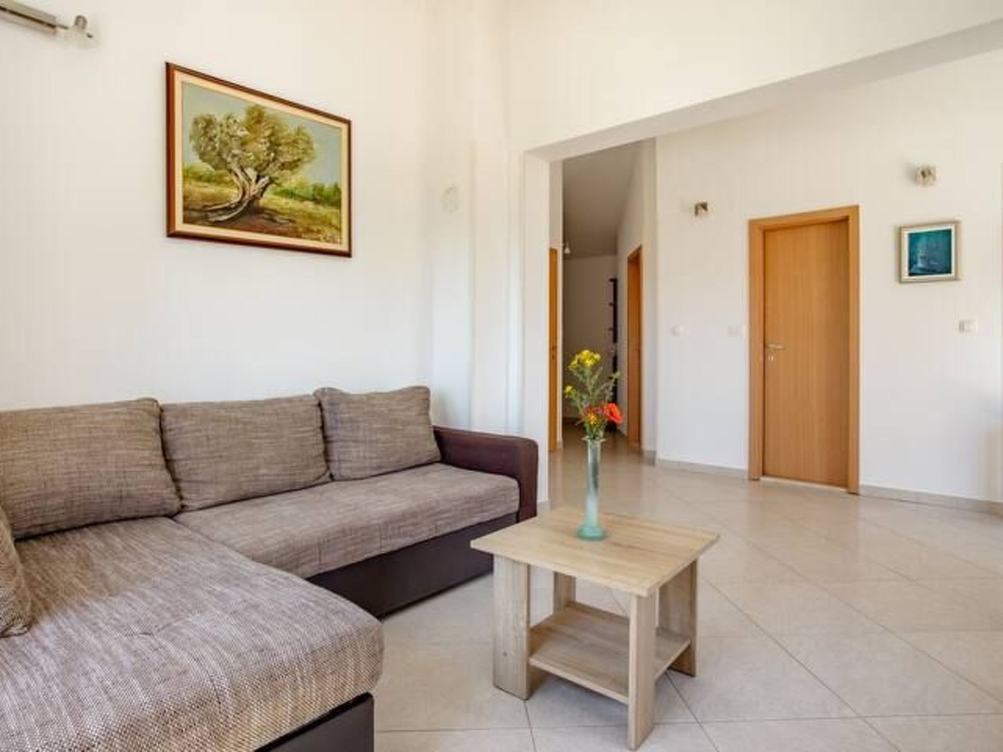 "Lile" mit Blick auf das Wasser