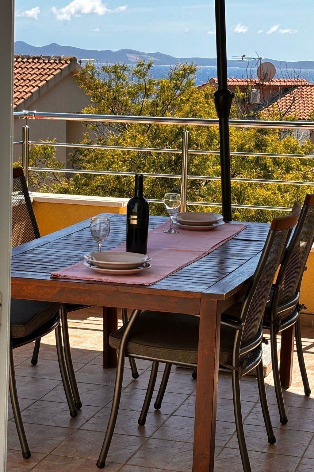 "Lile" mit Blick auf das Wasser-Dedans