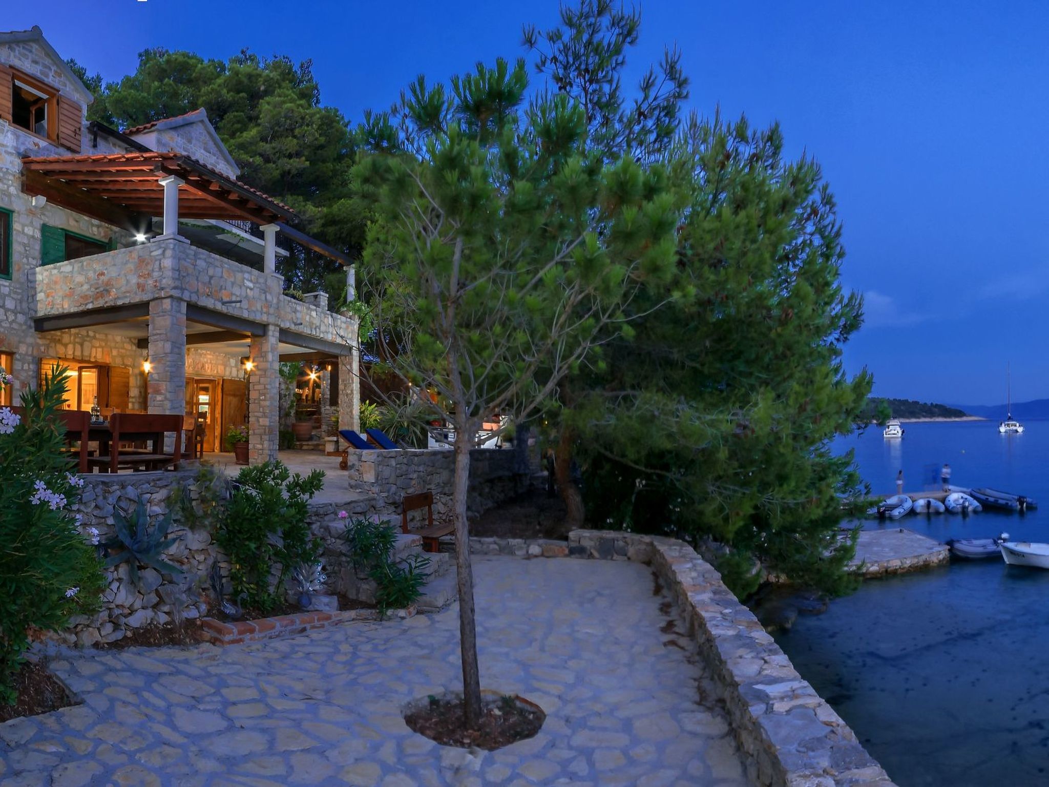 Hidden Heaven Private Resort - Beheizter Pool-Dedans