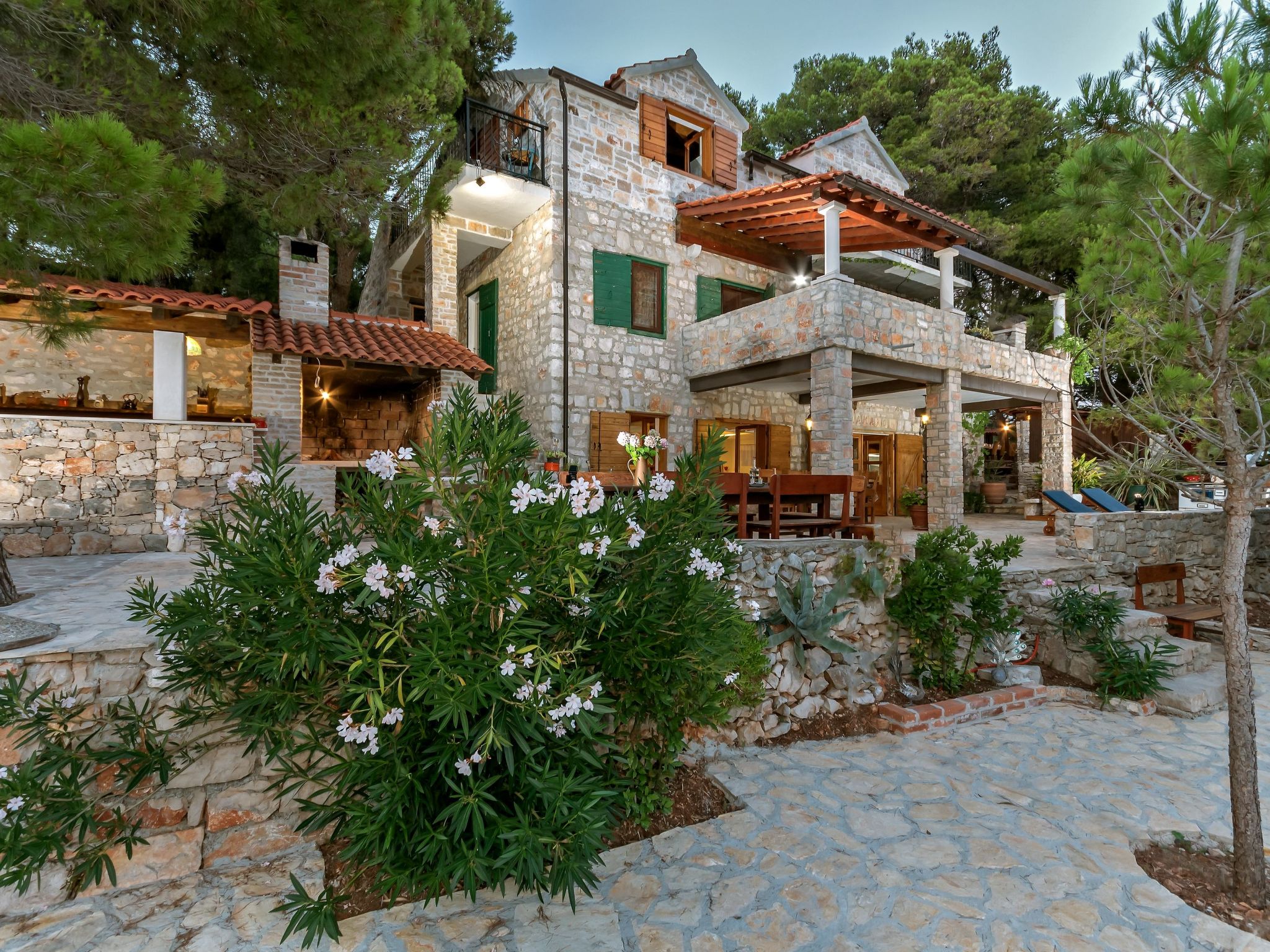 Hidden Heaven Private Resort - Beheizter Pool-Dedans