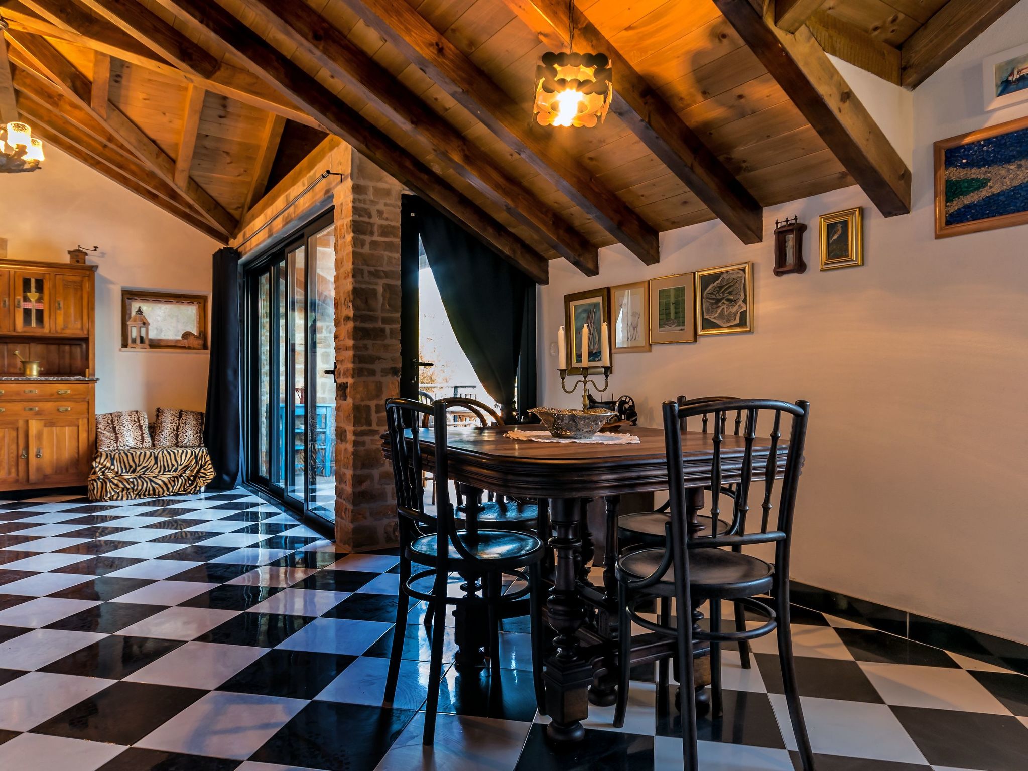 Hidden Heaven Private Resort - Beheizter Pool-Dedans