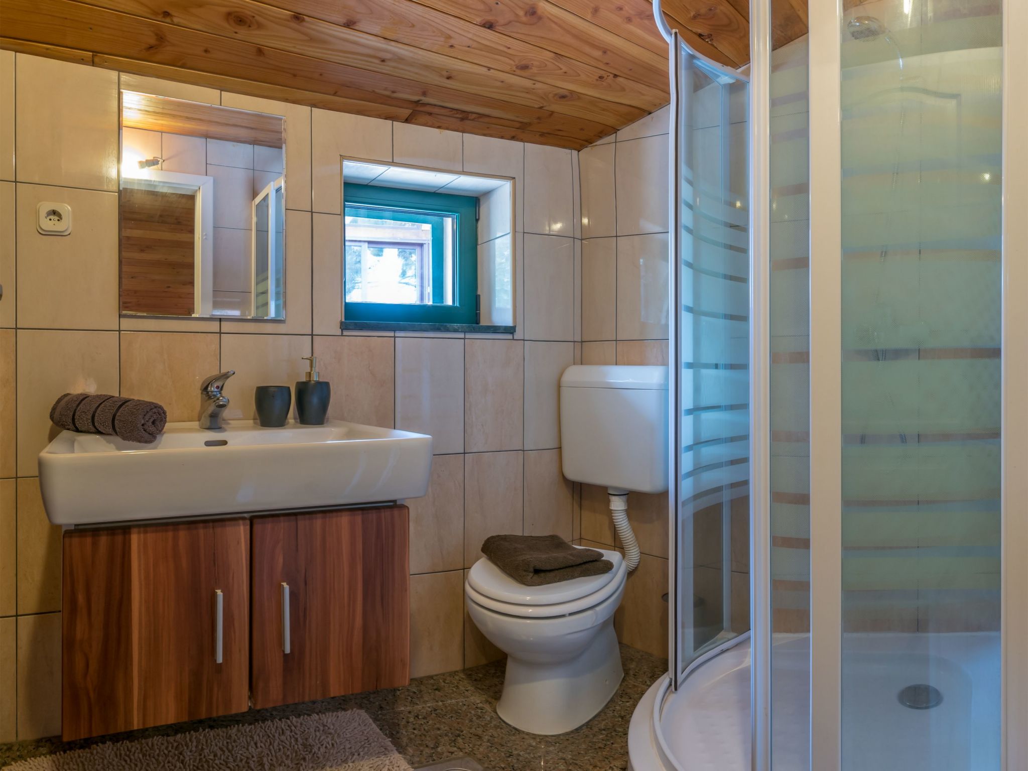 Hidden Heaven Private Resort - Beheizter Pool-Dedans