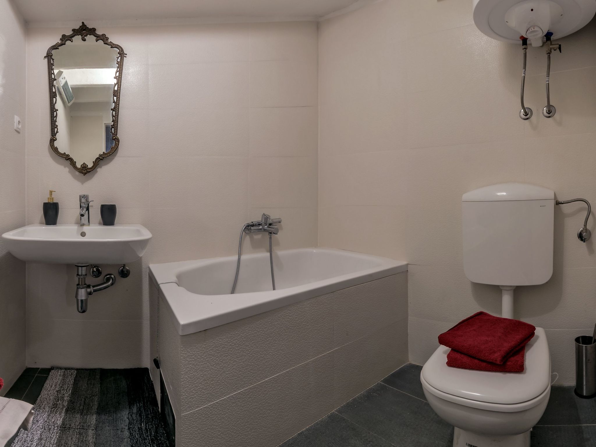 Hidden Heaven Private Resort - Beheizter Pool-Dedans