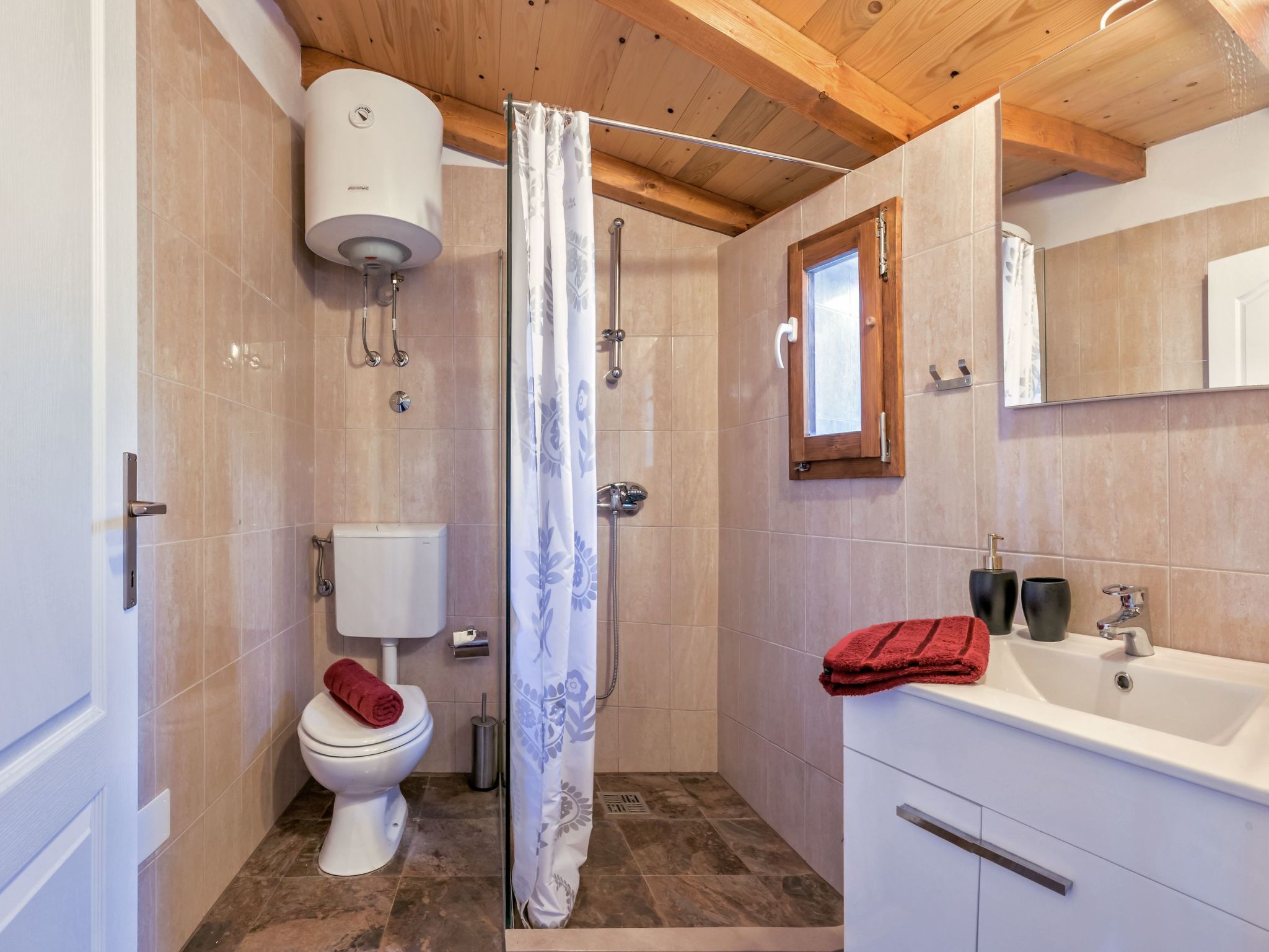 Hidden Heaven Private Resort - Beheizter Pool-Dedans