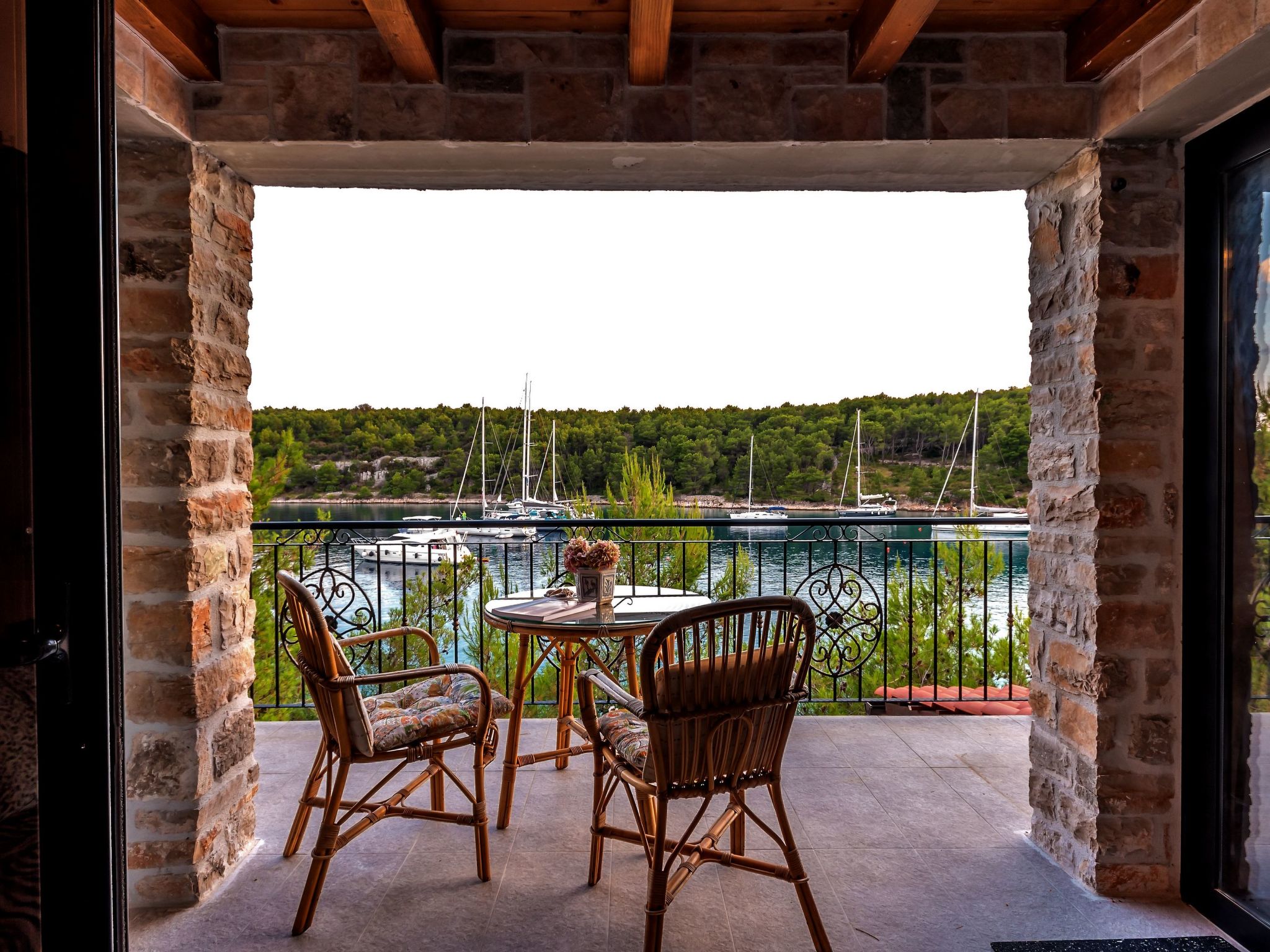 Hidden Heaven Private Resort - Beheizter Pool-Dedans