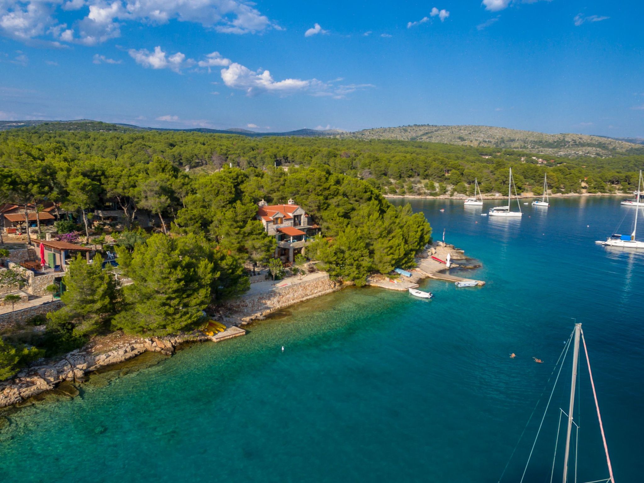 Hidden Heaven Private Resort - Beheizter Pool-Dedans