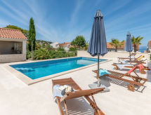 Knus appartement bij zee met zwembad op het eiland Brač - thumbnail 2