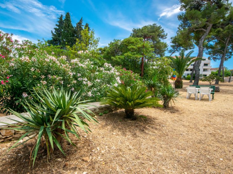 Search and Stay destination Sutivan, Splitsko-dalmatinska županija - Croatia from AU$ 82. Mirta