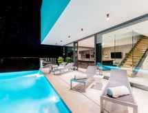 Tolles Ferienhaus in Sutivan mit Privatem Pool