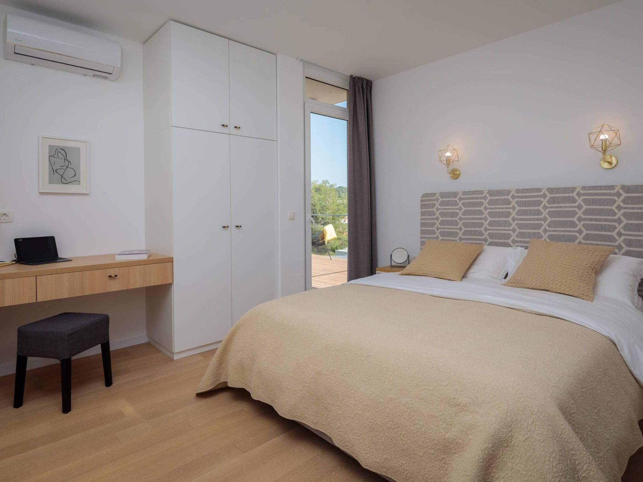 Semper Vivum Villa-Inside