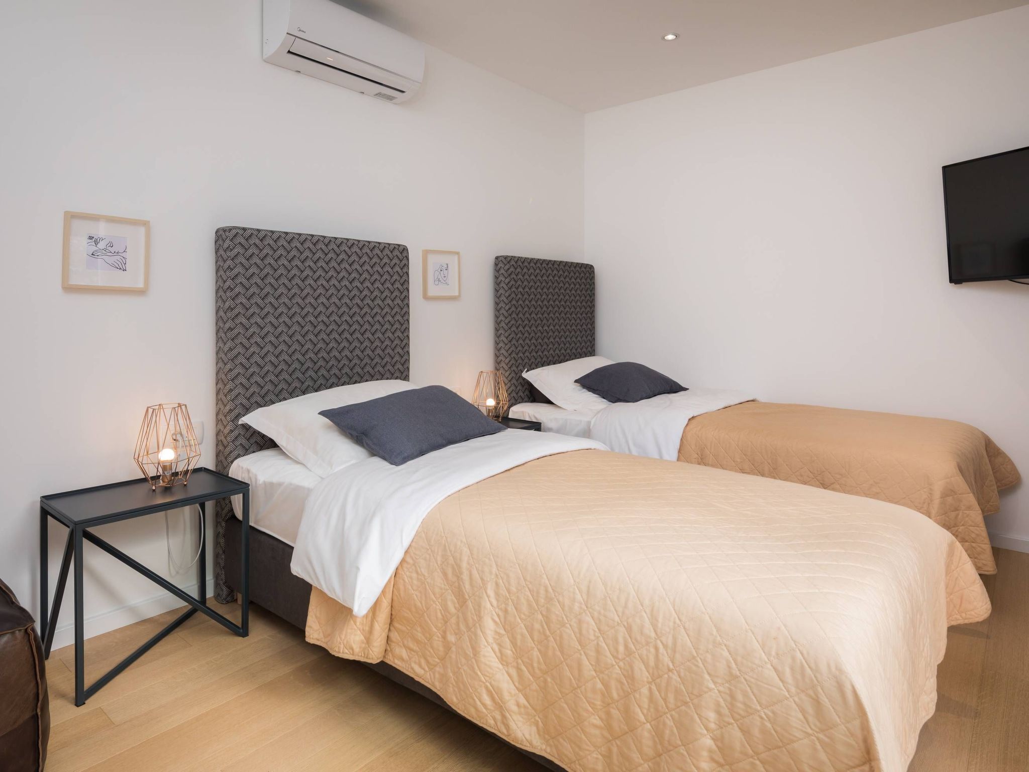 Semper Vivum Villa-Inside