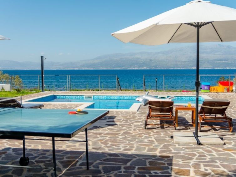 Vakantiehuis met privézwembad in Supetar op Brač voor 10 personen in Supetar