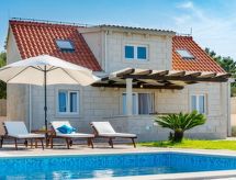 Villa Mis: Luxe vrijstaande villa met privé verwarmd zwembad vlakbij het strand in Supetar - thumbnail 6