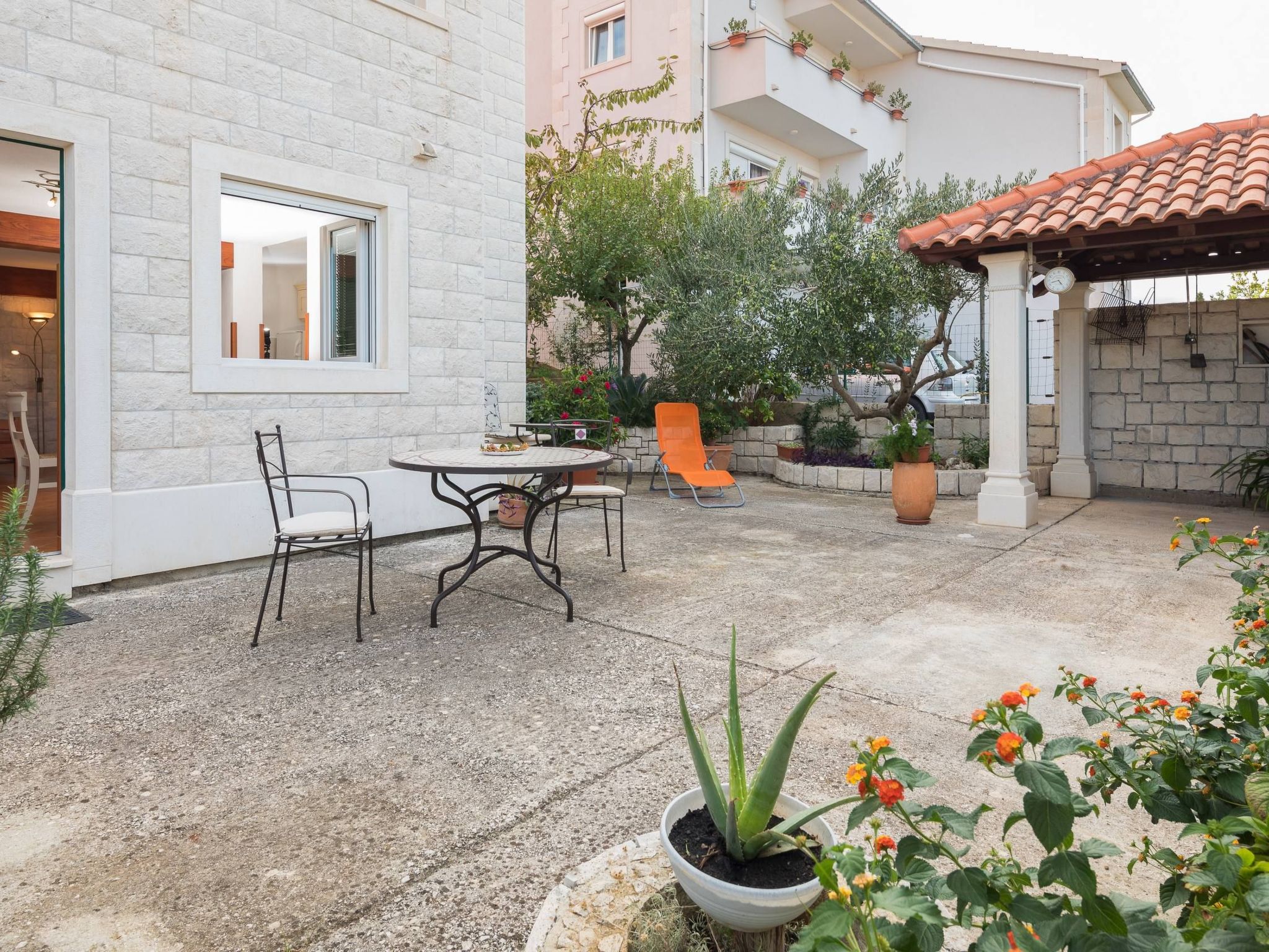 Luxuriöses Studio-Apartment mit Terrasse-Dedans