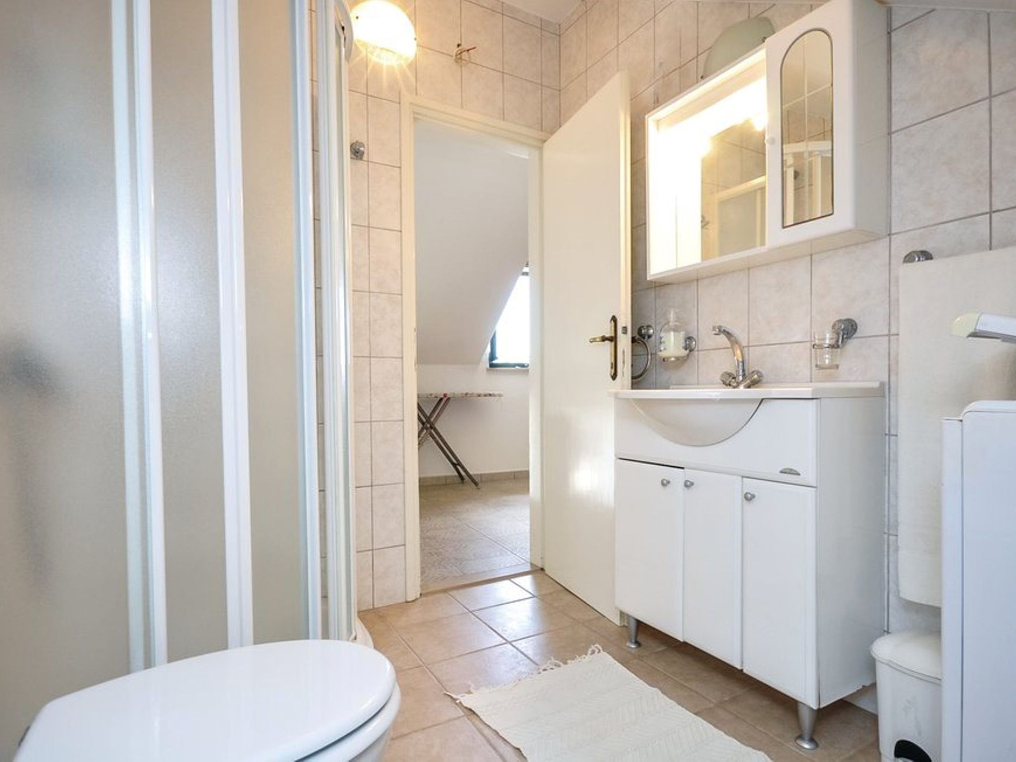 Steinhaus Glicinija mit Pool-Dedans