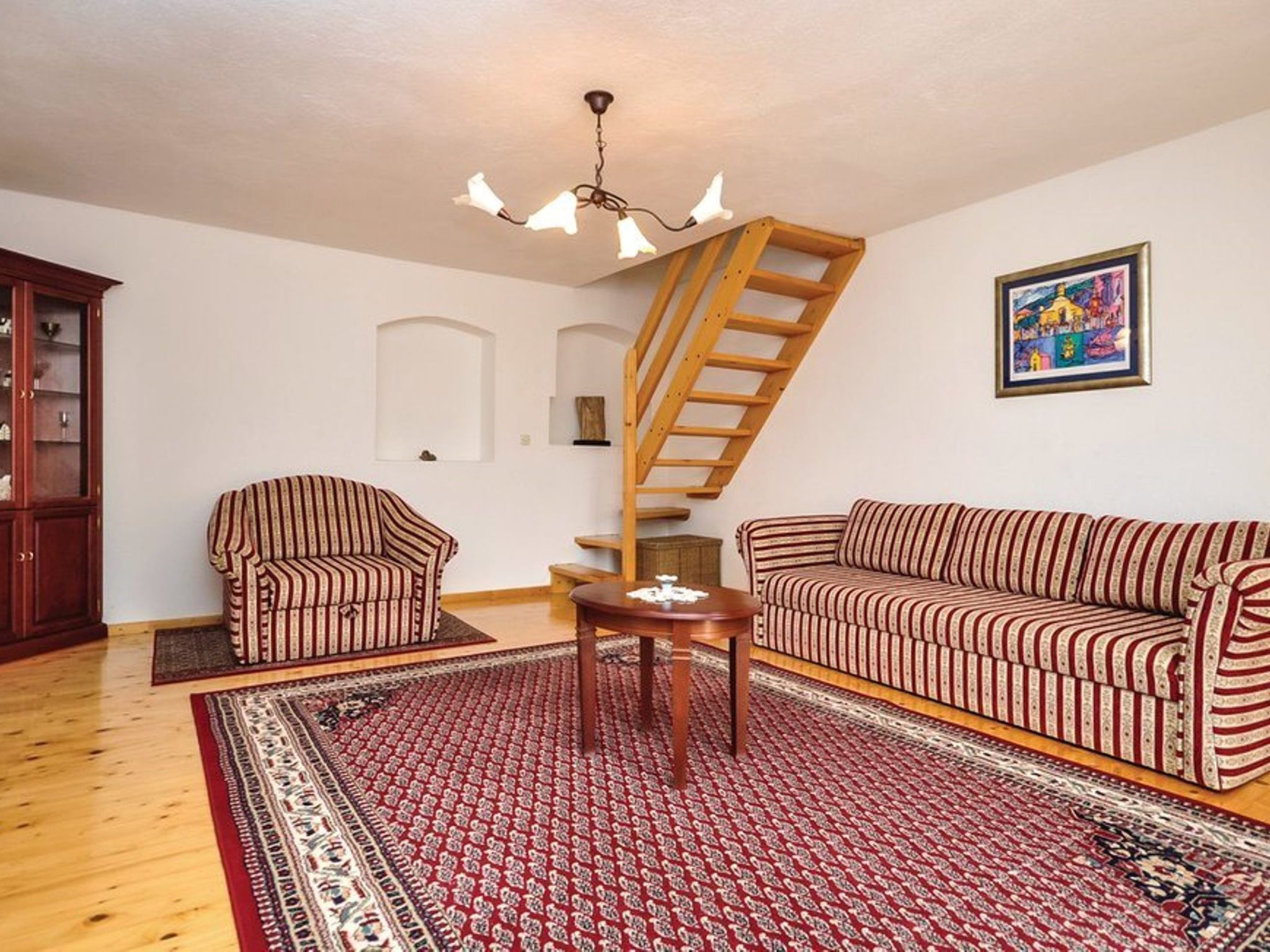 Steinhaus Glicinija mit Pool-Dedans