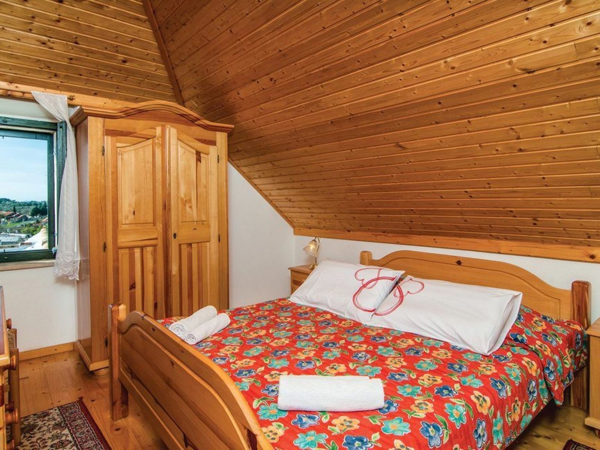 Steinhaus Glicinija mit Pool-Dedans