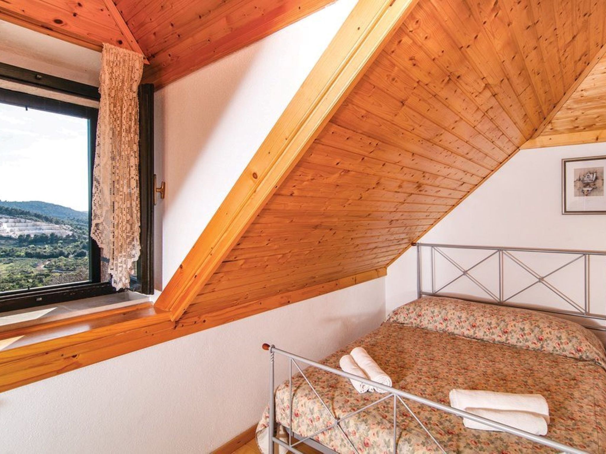 Steinhaus Glicinija mit Pool-Dedans