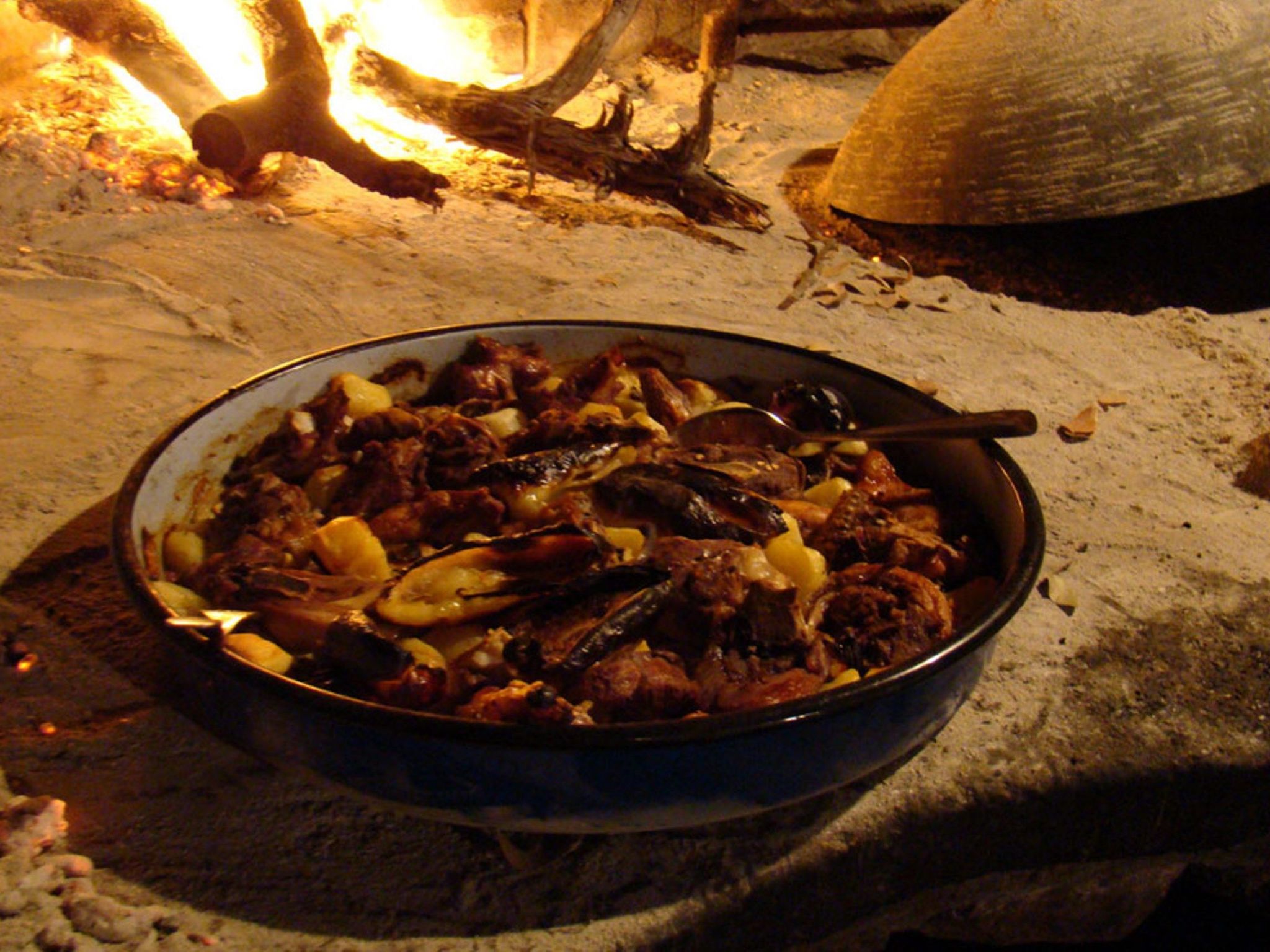 Steinhaus Glicinija mit Pool-Dedans