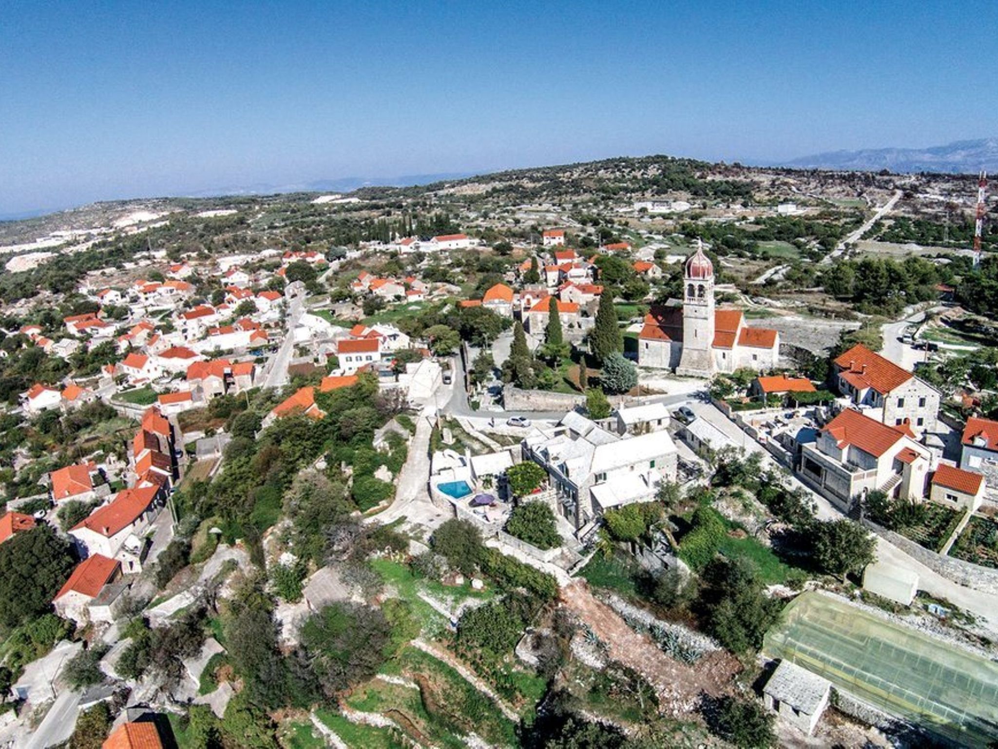 Steinhaus Glicinija mit Pool